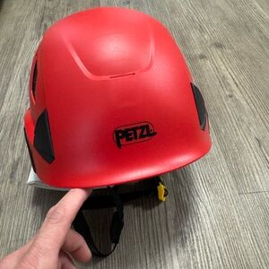 Petzl Strato Vented Type 1, Rock Climbing Safety Helmet Red New With Tags